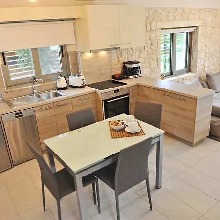 Villa Avesta Private Villas Vlikhon